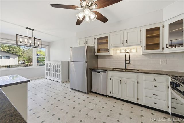 1909 Forrest Boulevard, St. Charles, IL 60174