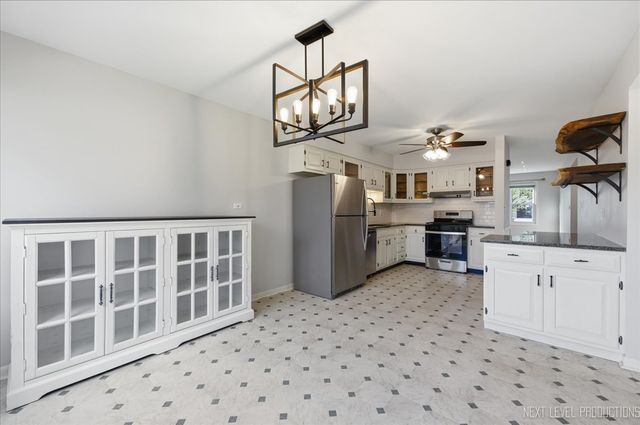 1909 Forrest Boulevard, St. Charles, IL 60174