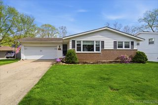 1909 Forrest Boulevard, St. Charles, IL 60174