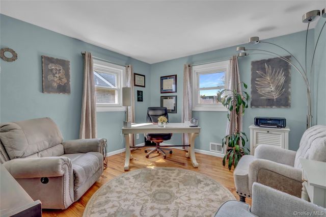 77 Farmers Avenue, Lindenhurst, NY 11757