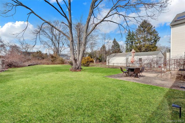 77 Farmers Avenue, Lindenhurst, NY 11757