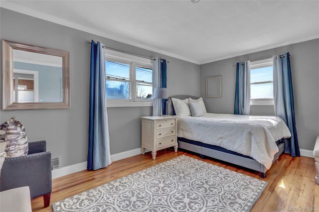 77 Farmers Avenue, Lindenhurst, NY 11757