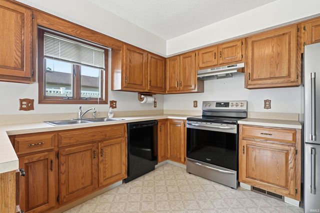 2921 Settlement Creek Run, Fort Wayne, IN 46804