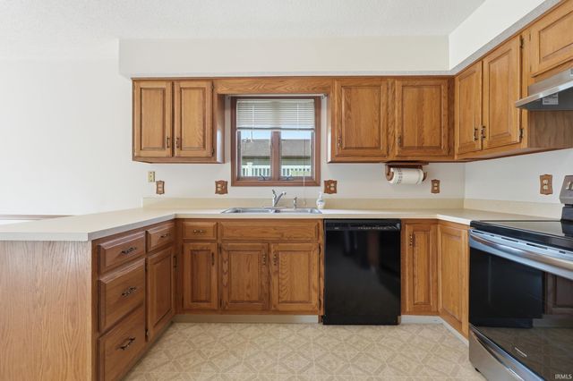 2921 Settlement Creek Run, Fort Wayne, IN 46804