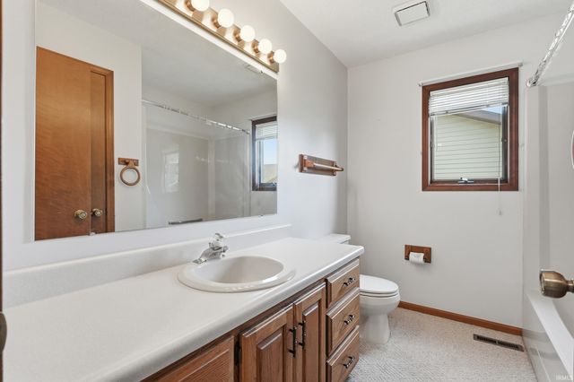 2921 Settlement Creek Run, Fort Wayne, IN 46804
