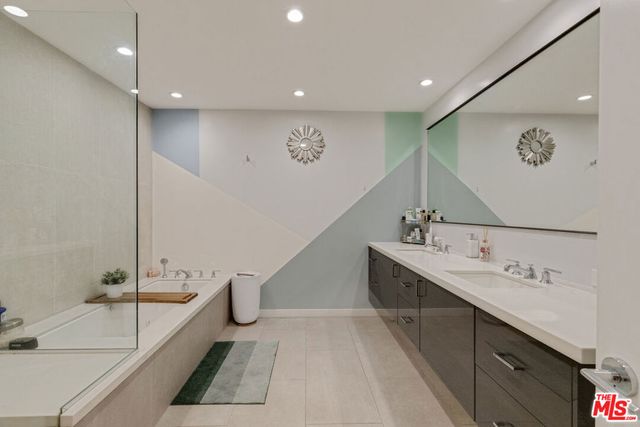 5215 White Oak Avenue 2, Los Angeles, CA 91316