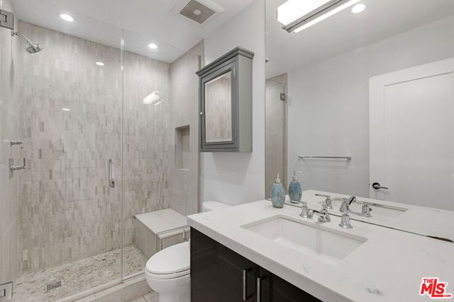 5215 White Oak Avenue 2, Los Angeles, CA 91316