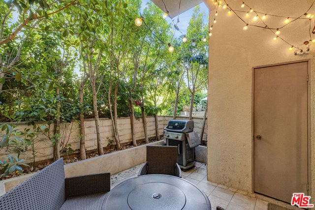 5215 White Oak Avenue 2, Los Angeles, CA 91316