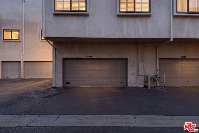5215 White Oak Avenue 2, Los Angeles, CA 91316