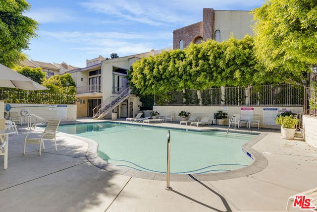 5215 White Oak Avenue 2, Los Angeles, CA 91316