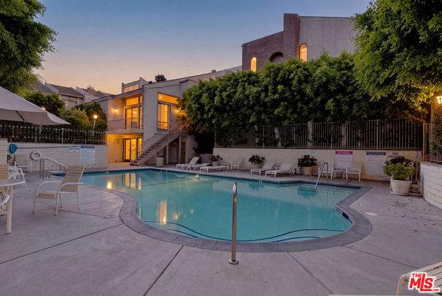 5215 White Oak Avenue 2, Los Angeles, CA 91316