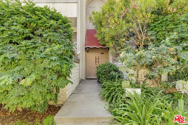5215 White Oak Avenue 2, Los Angeles, CA 91316