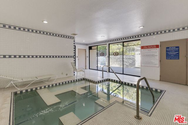 5215 White Oak Avenue 2, Los Angeles, CA 91316
