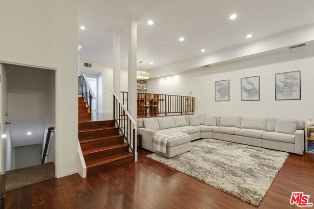 5215 White Oak Avenue 2, Los Angeles, CA 91316