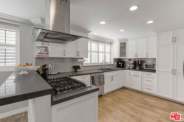 5215 White Oak Avenue 2, Los Angeles, CA 91316