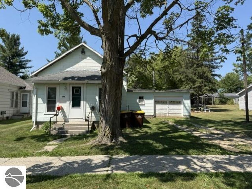 Image 1 of property listing at 618 Mechanic Street, Alma, MI 48801