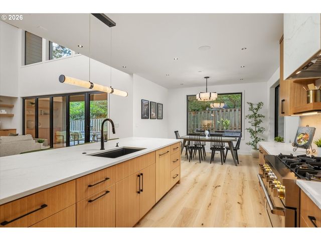 5154 Sw Dawn St, Lake Oswego, OR 97035