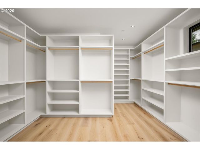 5154 Sw Dawn St, Lake Oswego, OR 97035