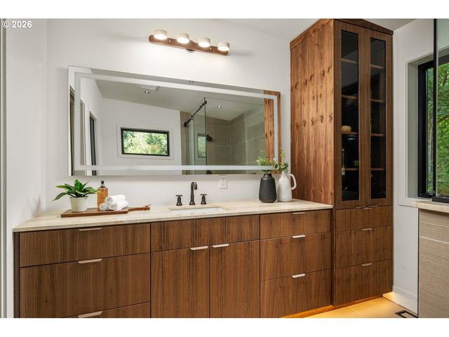 5154 Sw Dawn St, Lake Oswego, OR 97035