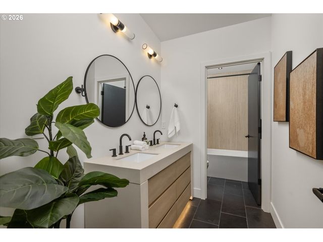5154 Sw Dawn St, Lake Oswego, OR 97035