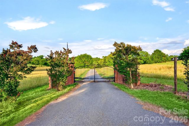 502 Hickory Hollow Road, Inman, SC 29349
