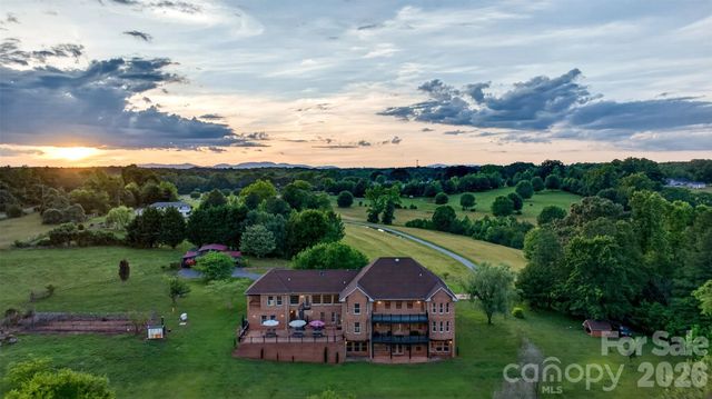 502 Hickory Hollow Road, Inman, SC 29349