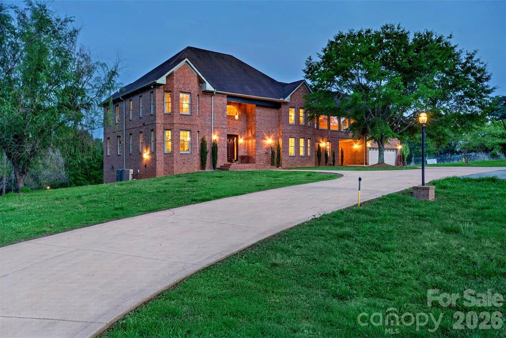 502 Hickory Hollow Road, Inman, SC 29349