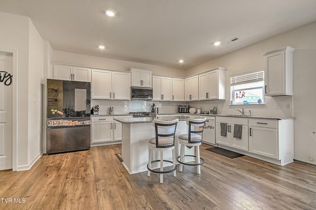 6901 Wildlife Circle, Piney Flats, TN 37686