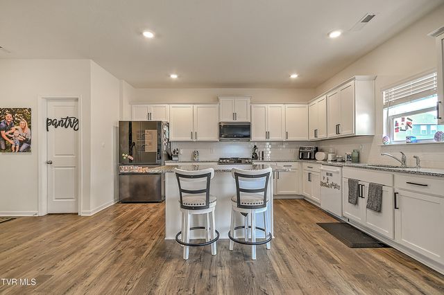 6901 Wildlife Circle, Piney Flats, TN 37686