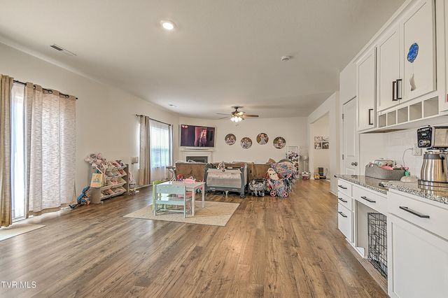 6901 Wildlife Circle, Piney Flats, TN 37686