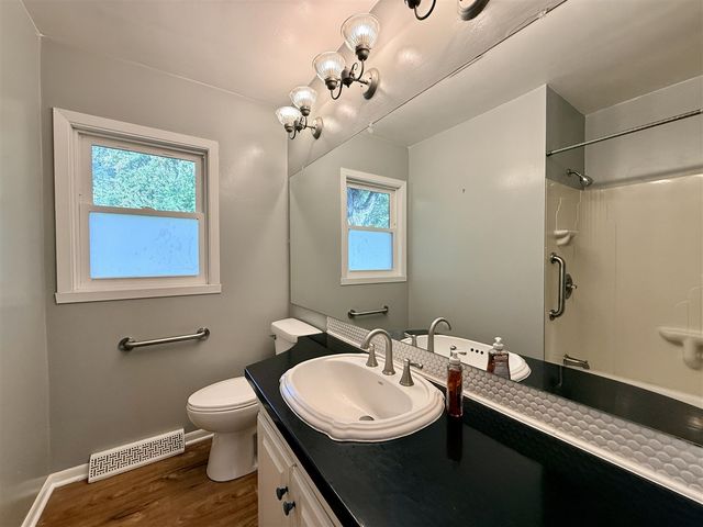 4801 Tressa Drive, Lansing, MI 48910