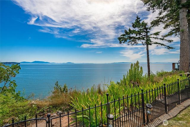 5727 Nakat Way, Blaine, WA 98230