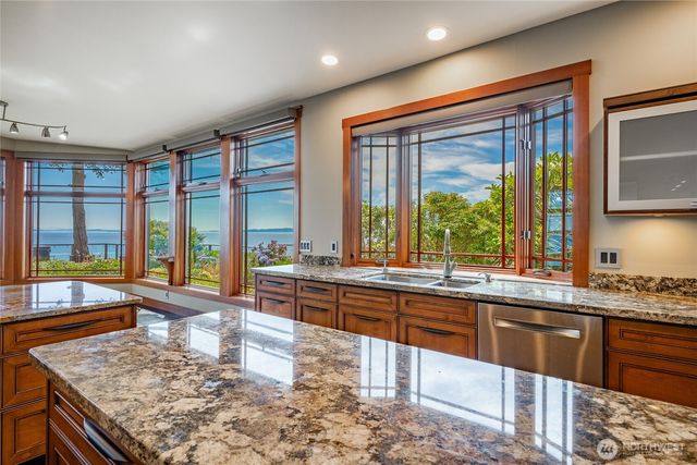 5727 Nakat Way, Blaine, WA 98230