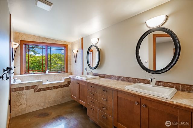 5727 Nakat Way, Blaine, WA 98230