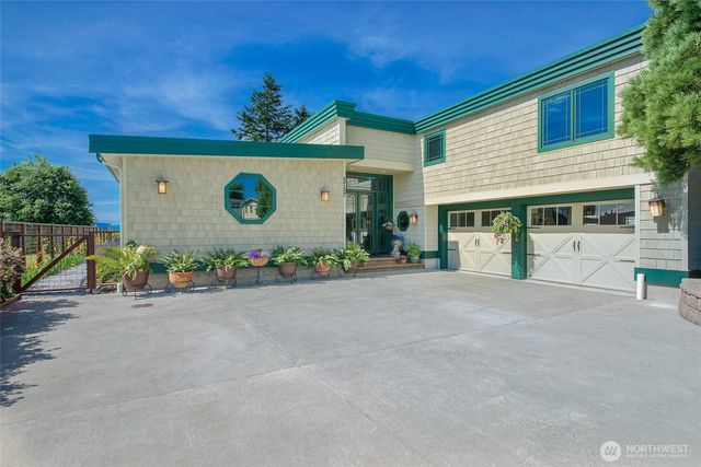 5727 Nakat Way, Blaine, WA 98230