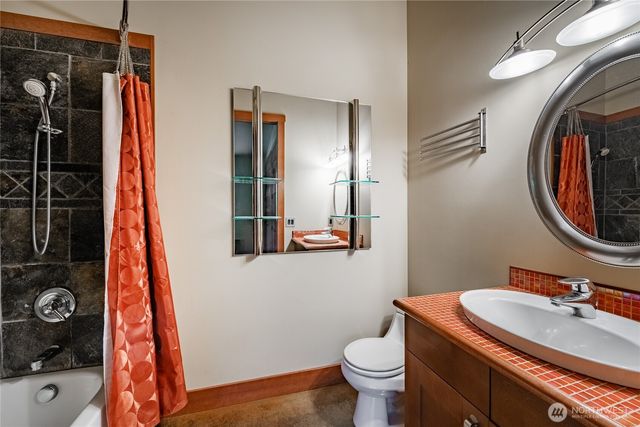 5727 Nakat Way, Blaine, WA 98230