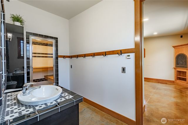 5727 Nakat Way, Blaine, WA 98230