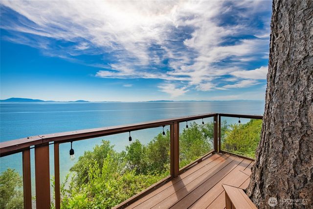 5727 Nakat Way, Blaine, WA 98230