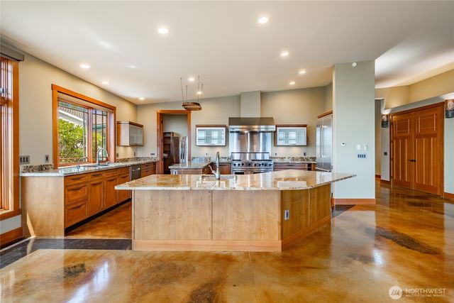 5727 Nakat Way, Blaine, WA 98230