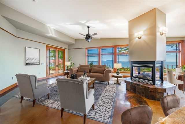 5727 Nakat Way, Blaine, WA 98230