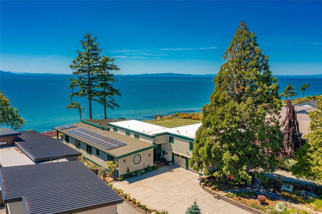 5727 Nakat Way, Blaine, WA 98230