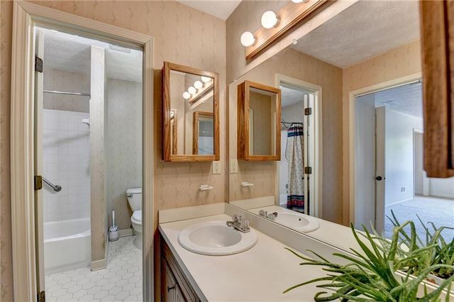 2196 Lunceford, Lilburn, GA 30047