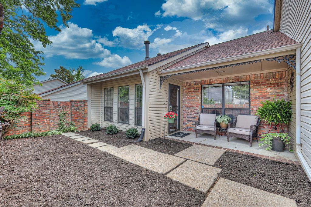 302 Laurel Hill Dr, Old Hickory, TN 37138