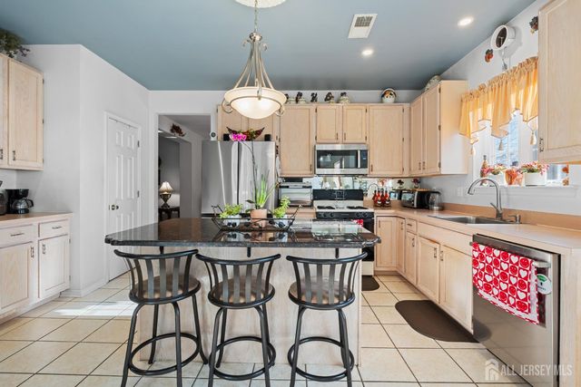 3 Summerfield Drive, Franklin, NJ 08540