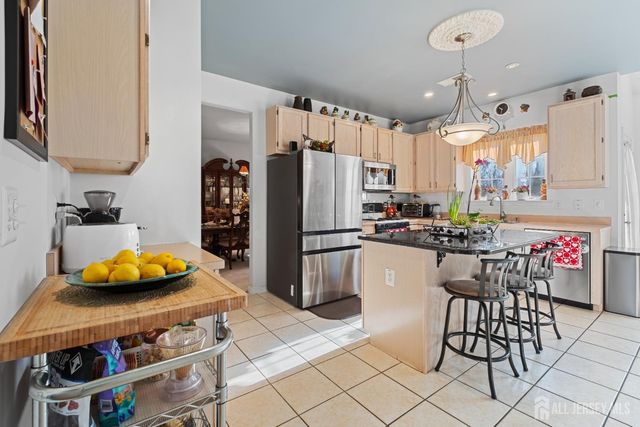 3 Summerfield Drive, Franklin, NJ 08540