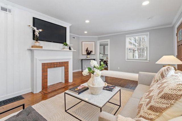 627 S Selby Boulevard, Worthington, OH 43085