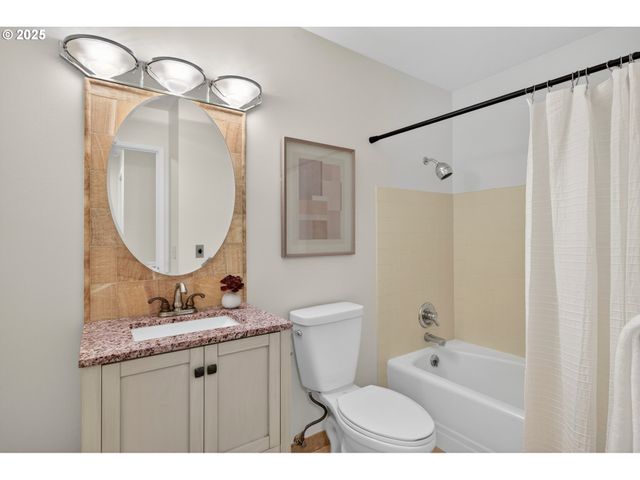 8920 Sw JAMIESON Rd, Portland, OR 97225