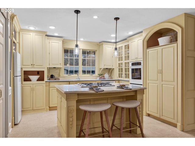 8920 Sw JAMIESON Rd, Portland, OR 97225