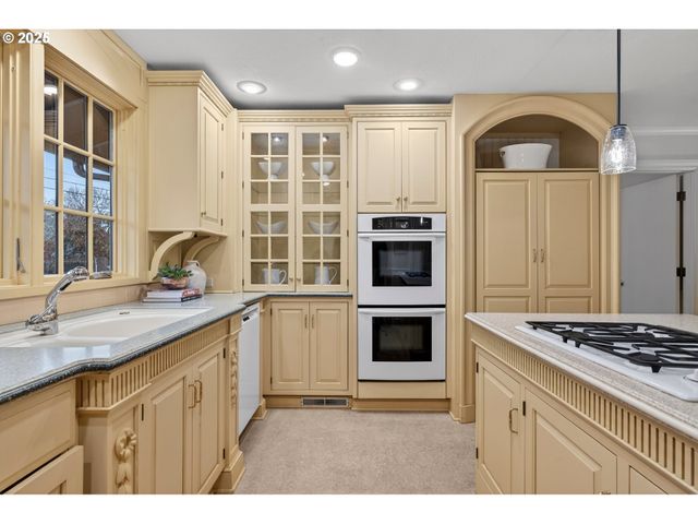 8920 Sw JAMIESON Rd, Portland, OR 97225