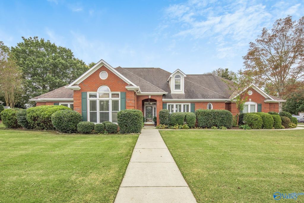 2734 Deford Mill Road SE, Hampton Cove, AL 35763